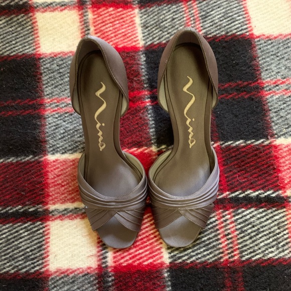 Nine Grey Elegant Heels - Picture 2 of 4